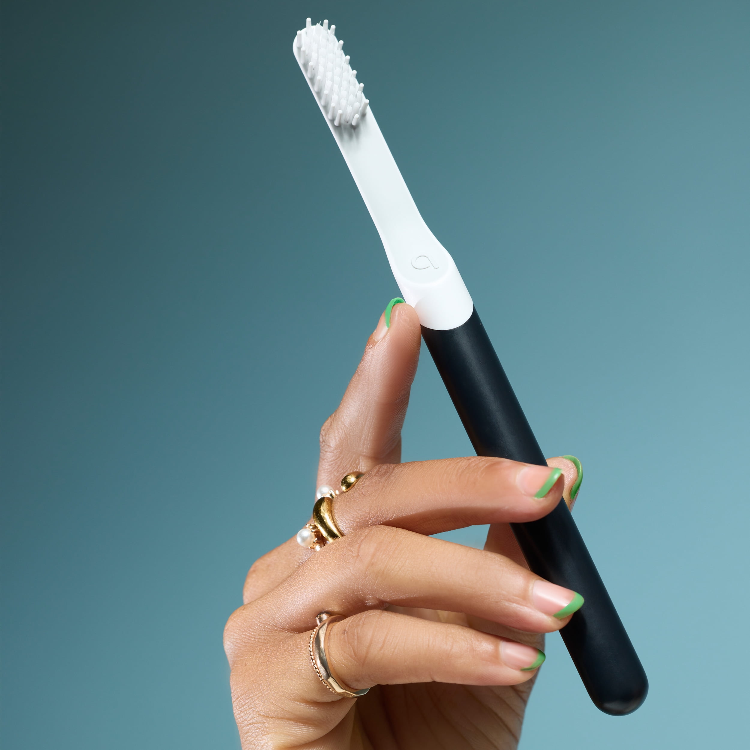 Quip Adult Electric Toothbrush Full Head, Built-in Timer + Travel Case, Blue Plastic - Image 3