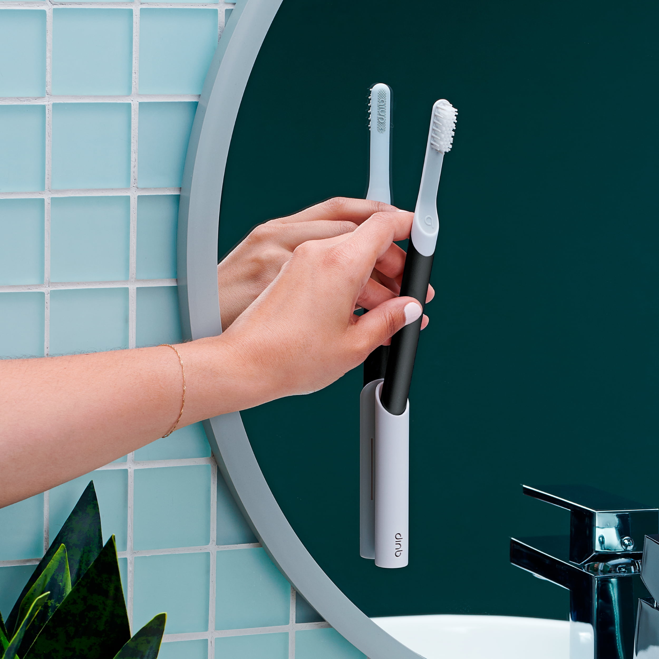 Quip Adult Electric Toothbrush Full Head, Built-in Timer + Travel Case, Blue Plastic - Image 7