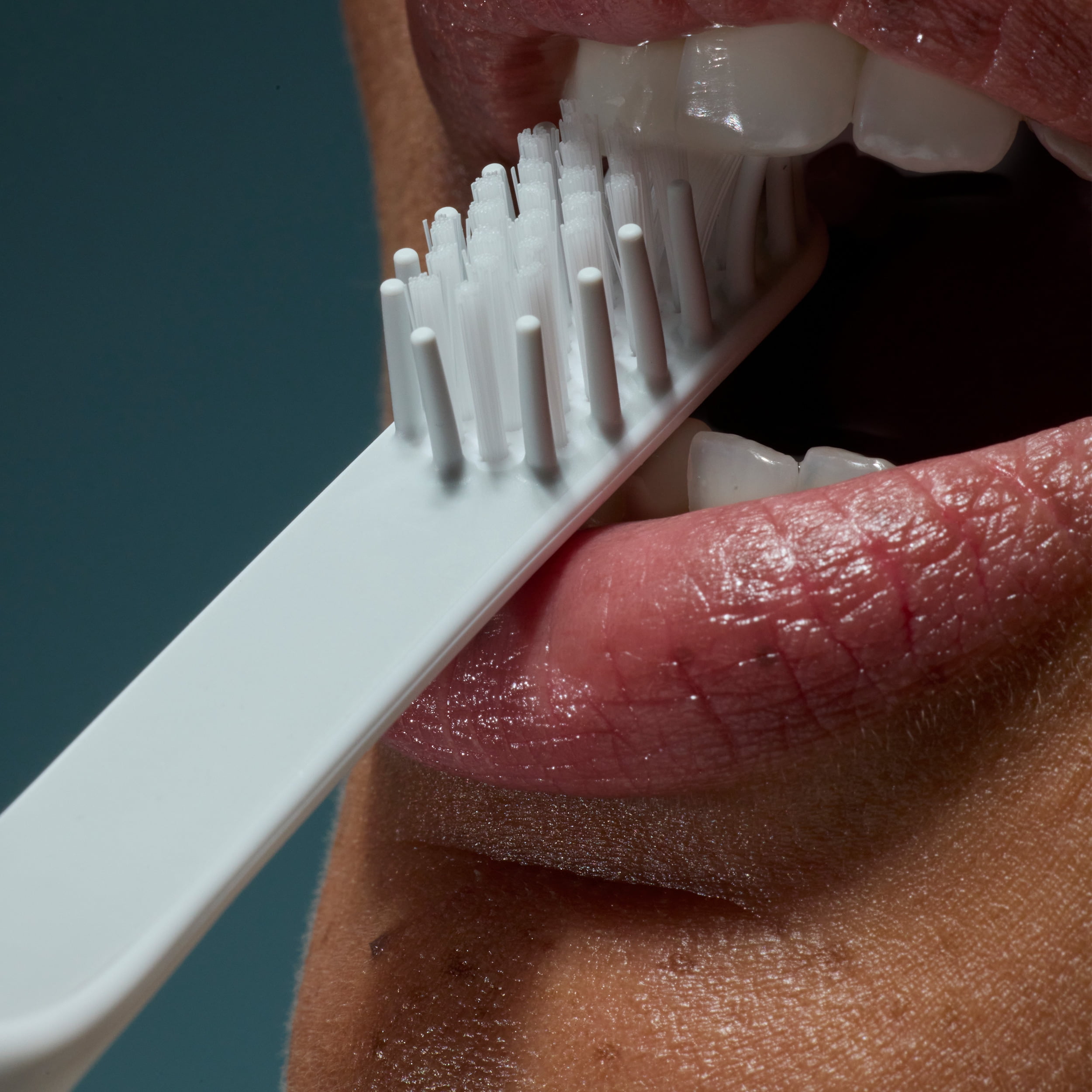 Quip Adult Electric Toothbrush Full Head, Built-in Timer + Travel Case, Blue Plastic - Image 11